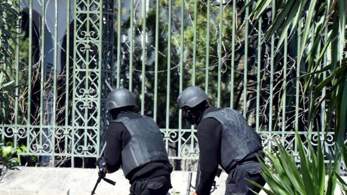 Τυνησία: Στρατιώτης άνοιξε πυρ σε στρατιωτική βάση 